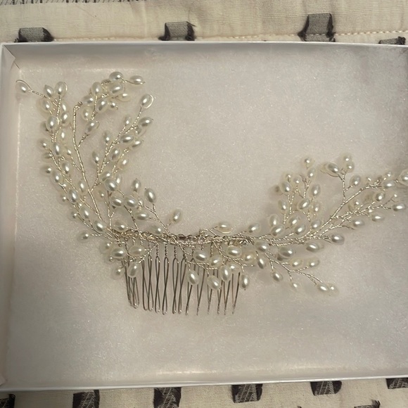 Pearl beads clip in hair accessory - Picture 1 of 5